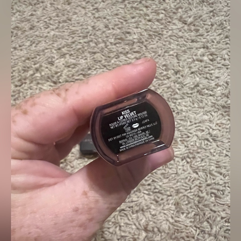 New Anastasia kiss lip gloss lip velvet - Picture 7 of 9